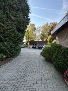  Charmanter Flachdachbungalow mit 2 Ferienwohnungen – Traumhafte Gartenanlage nahe dem Timmeler Meer