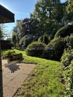  Charmanter Flachdachbungalow mit 2 Ferienwohnungen – Traumhafte Gartenanlage nahe dem Timmeler Meer