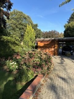  Charmanter Flachdachbungalow mit 2 Ferienwohnungen – Traumhafte Gartenanlage nahe dem Timmeler Meer