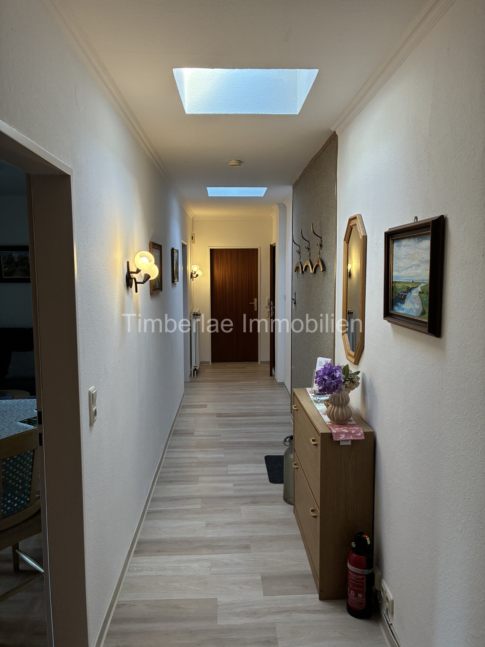  Charmanter Flachdachbungalow mit 2 Ferienwohnungen – Traumhafte Gartenanlage nahe dem Timmeler Meer