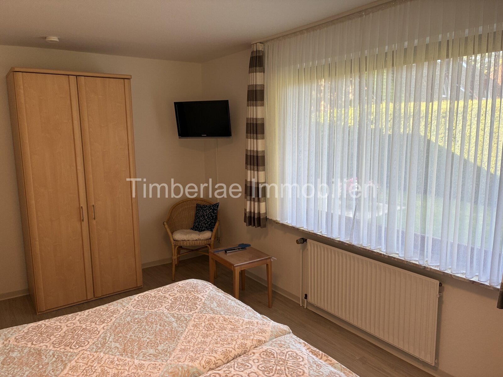  Charmanter Flachdachbungalow mit 2 Ferienwohnungen – Traumhafte Gartenanlage nahe dem Timmeler Meer