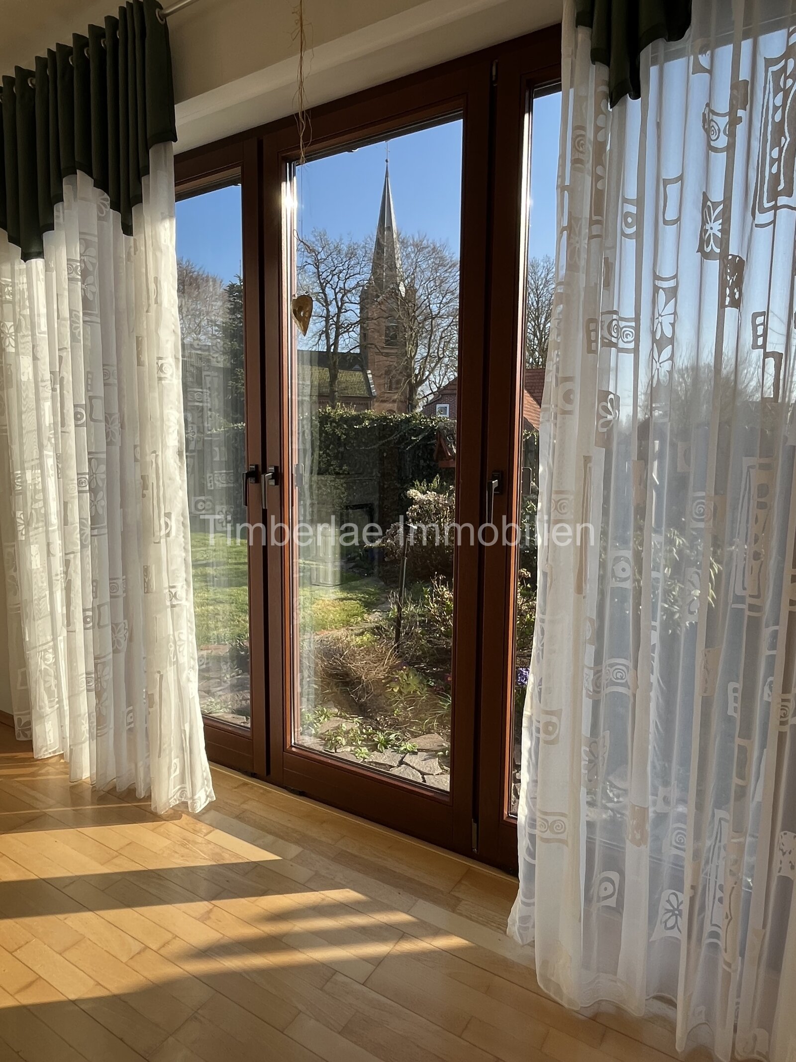 Exclusiver Winkelbungalow in ruhiger Lage  